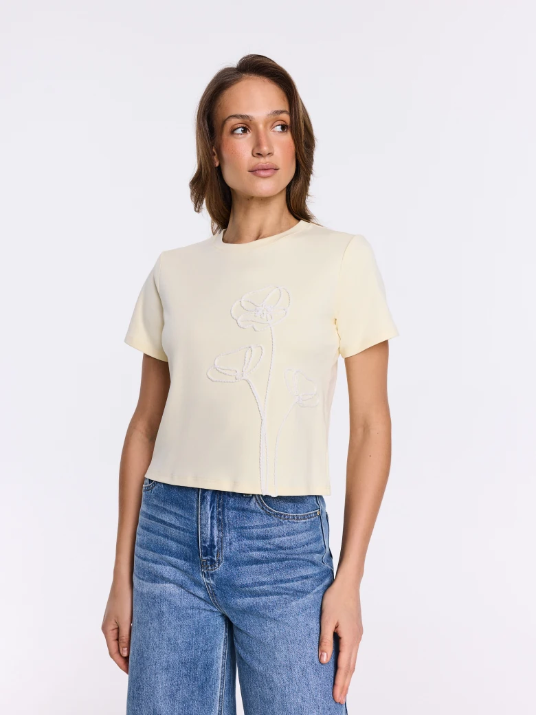 Jasnożółty T-shirt z haftem