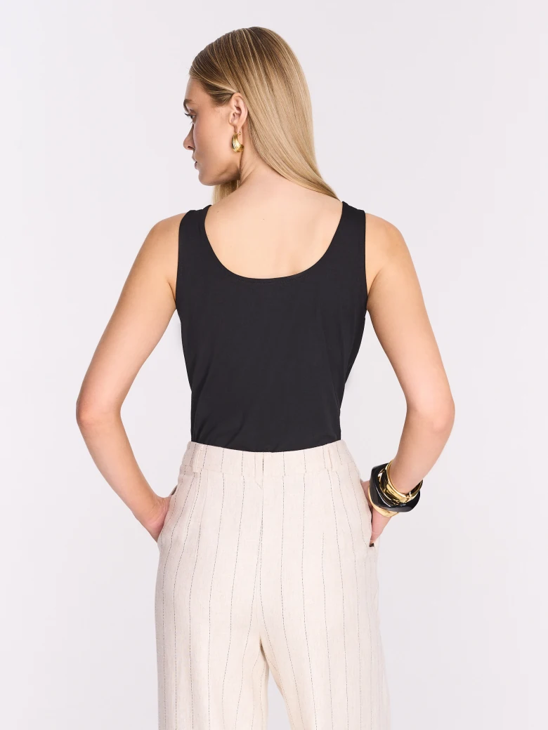 Black fitted top