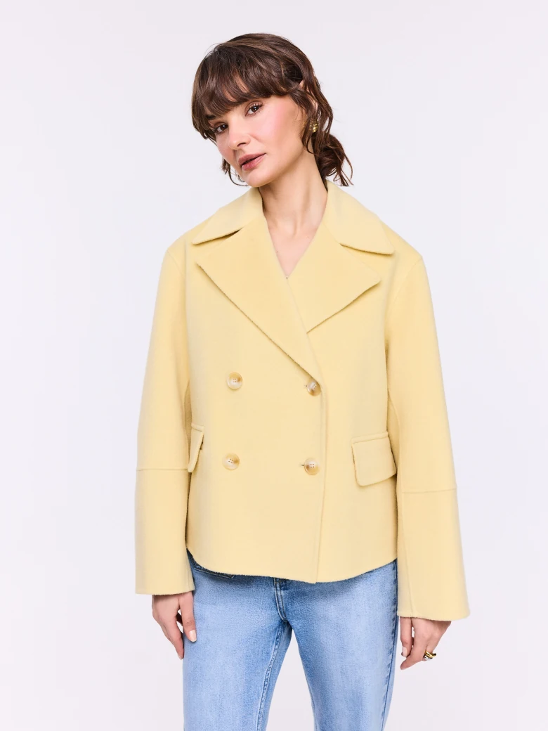 Wełniana dwurzędowa kurtka w kolorze butter yellow