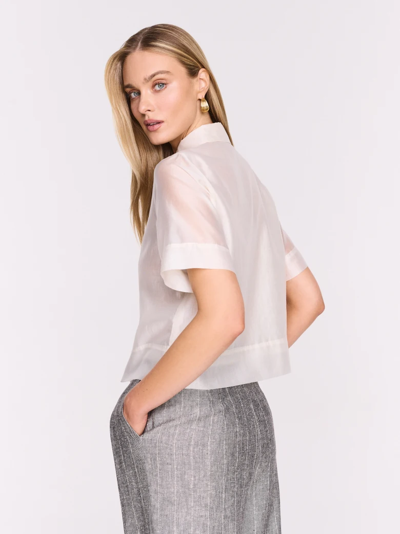 Cream short-sleeved shirt