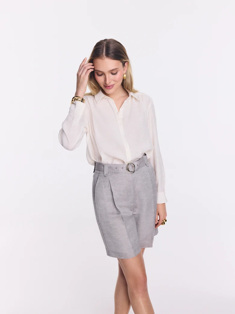 Elegant gray Bermuda shorts