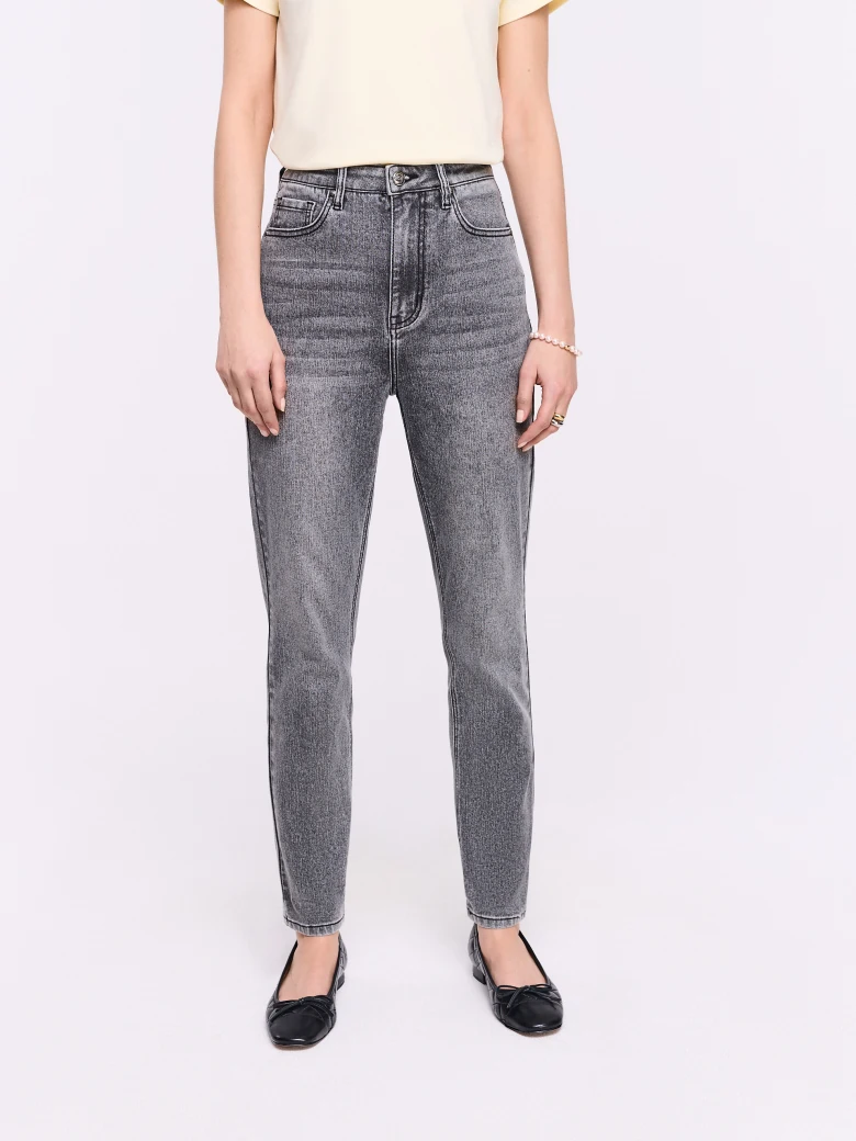 Szare spodnie mom jeans z wysokim stanem