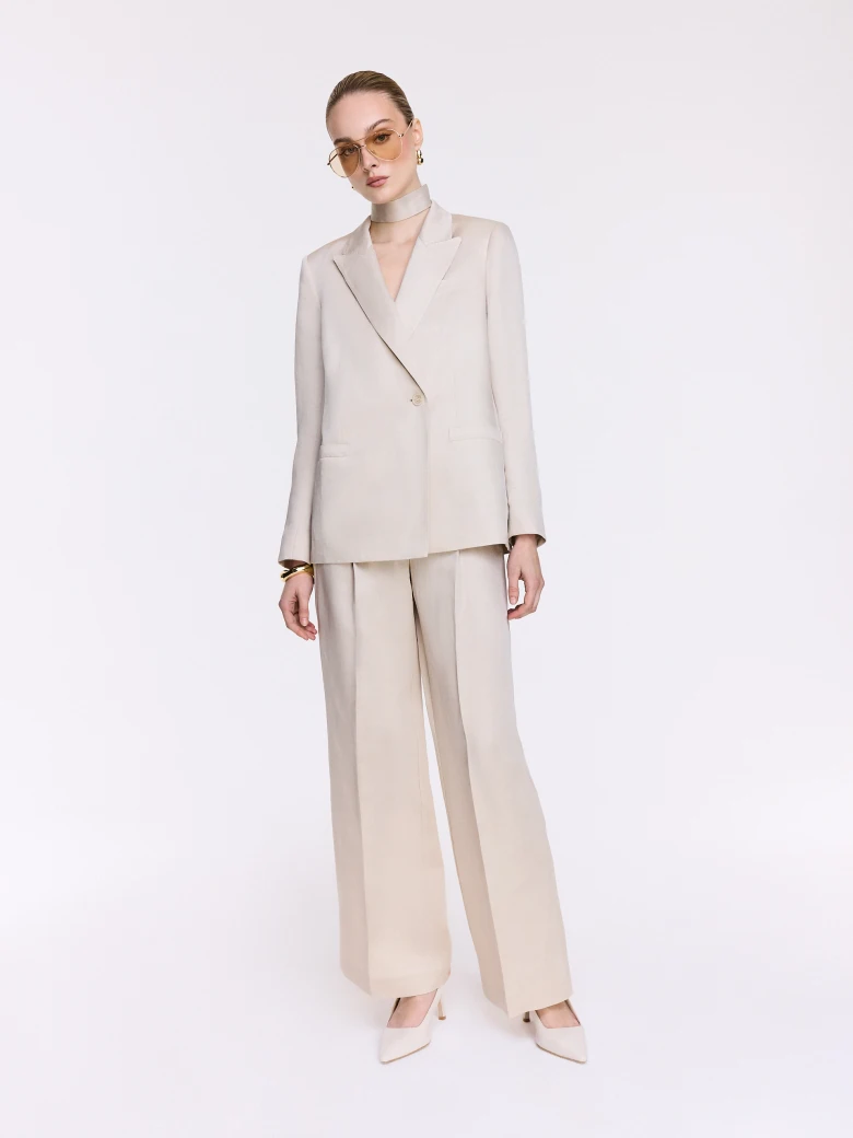 Elegant light beige trousers made of linen and viscose
