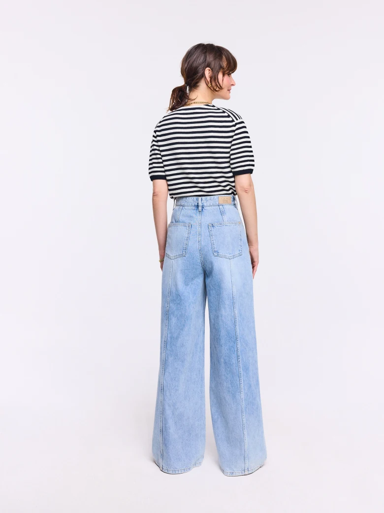Jasne spodnie jeansowe o kroju wide leg