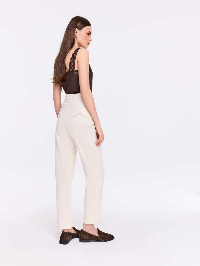 Cream-colored jeans with decorative embroidery