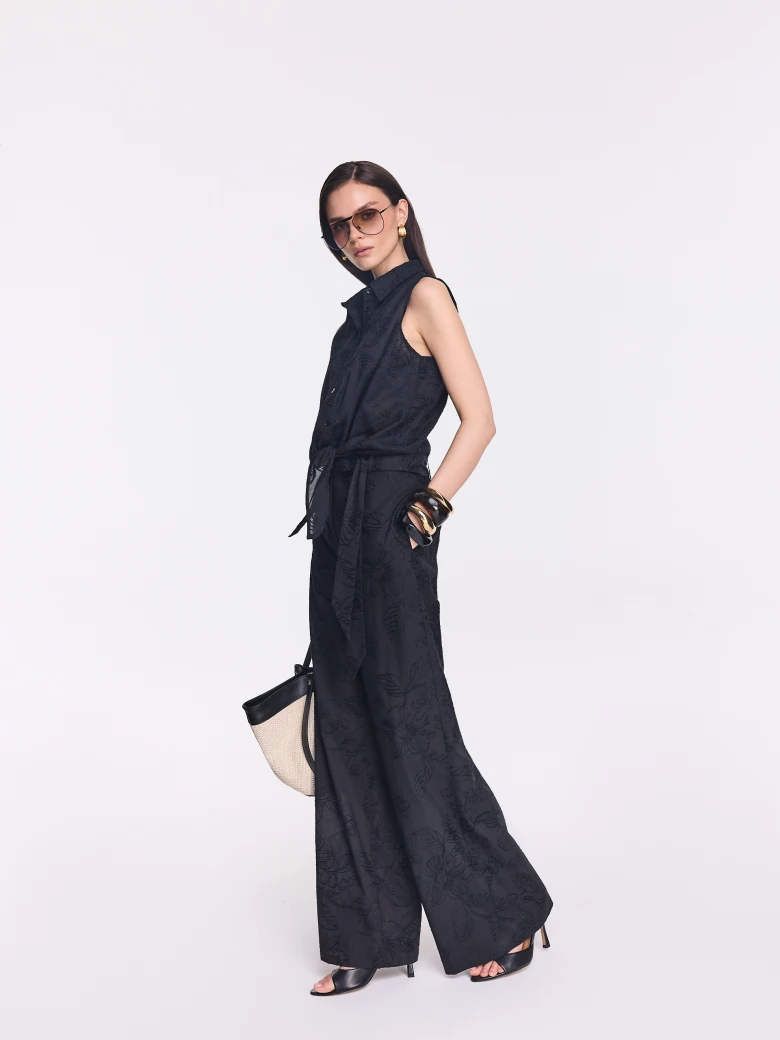 Czarne spodnie wide leg z haftem w kwiaty