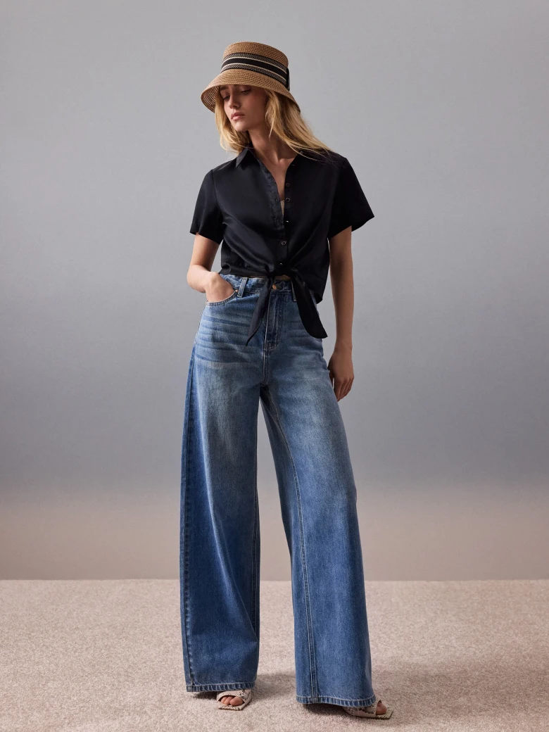 High-waisted wide-leg jeans
