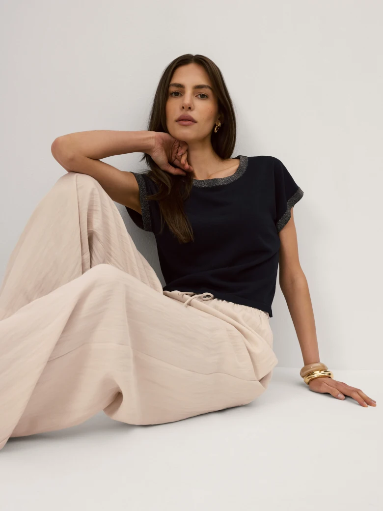 Navy blue short-sleeved jumper