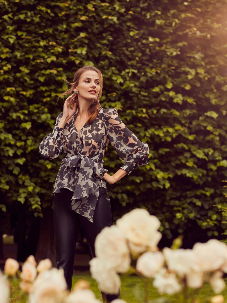 ROMANTIC BLOUSE WITH PATTERNS
