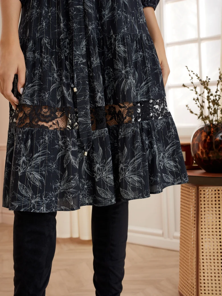 DELICATE DRESS WITH LACE