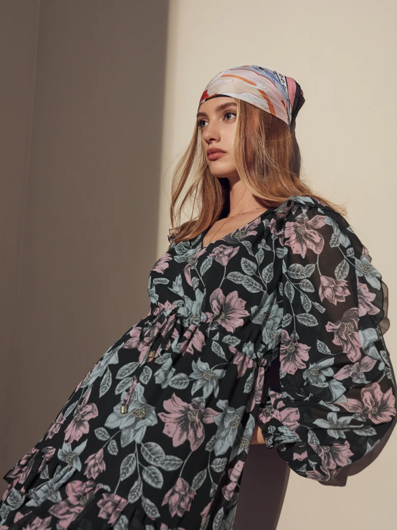 Floral dress in black