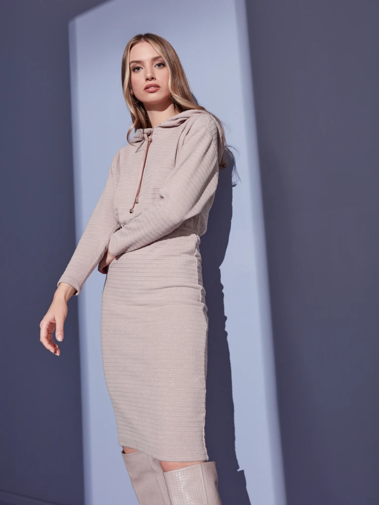KNITTED DRESS WITH HOOD