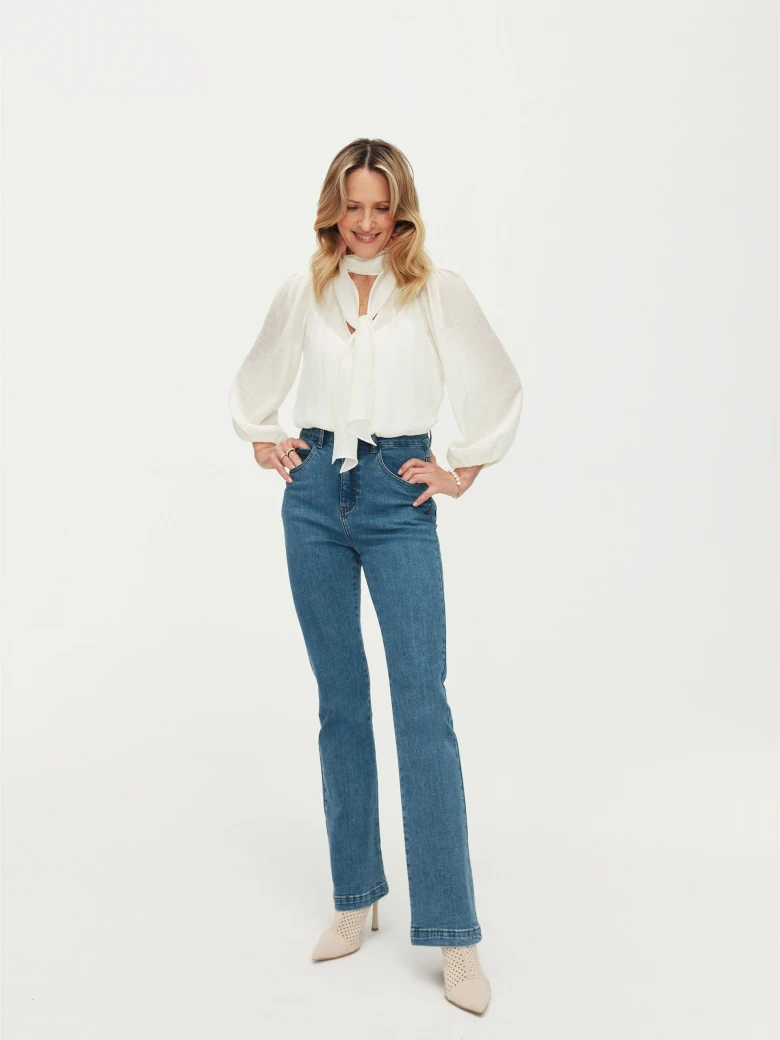 Écru blouse with cravat