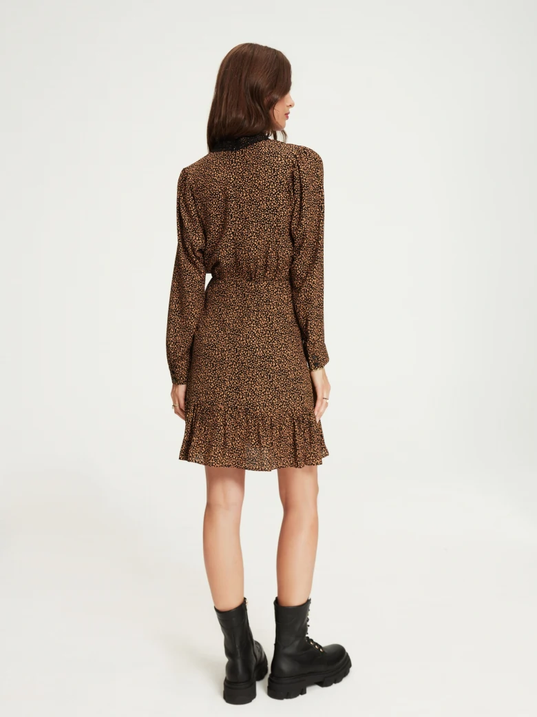 Short dress with ruffle