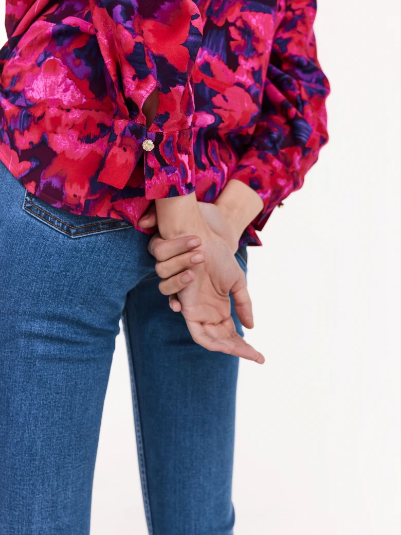 Airy floral envelope shirt