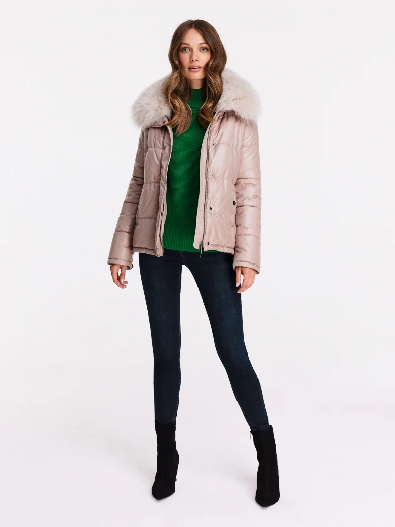 Short jacket with collar