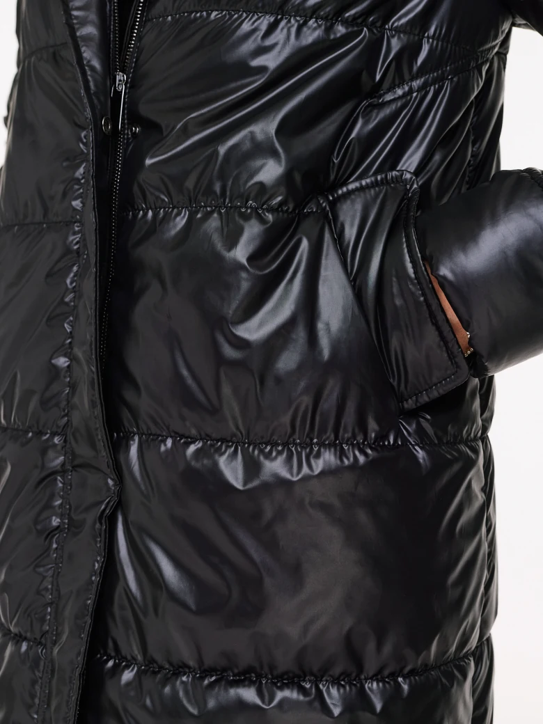Long quilted coat in black