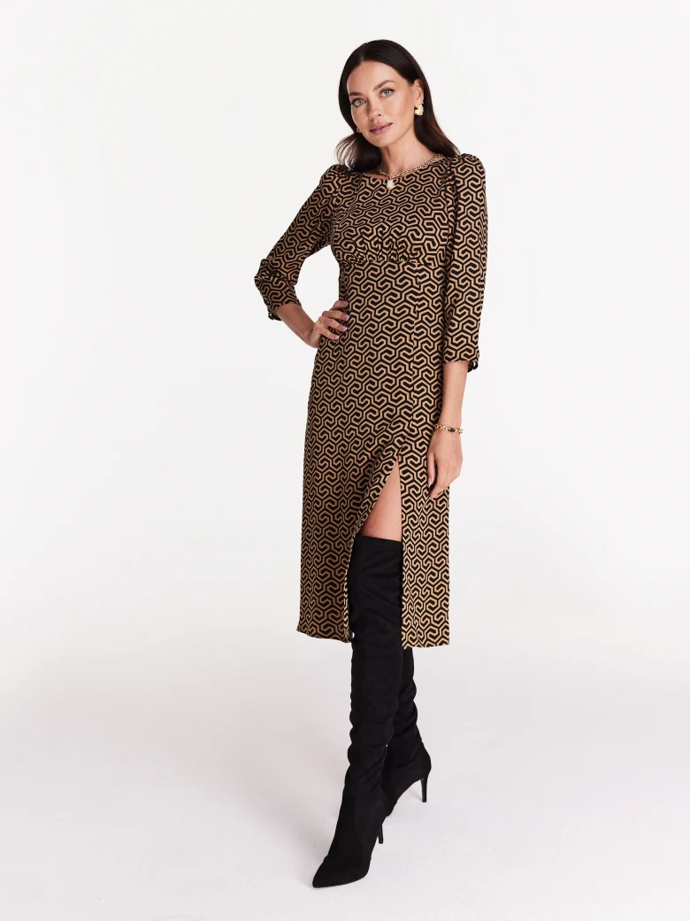 Knee-length dress in geometric pattern
