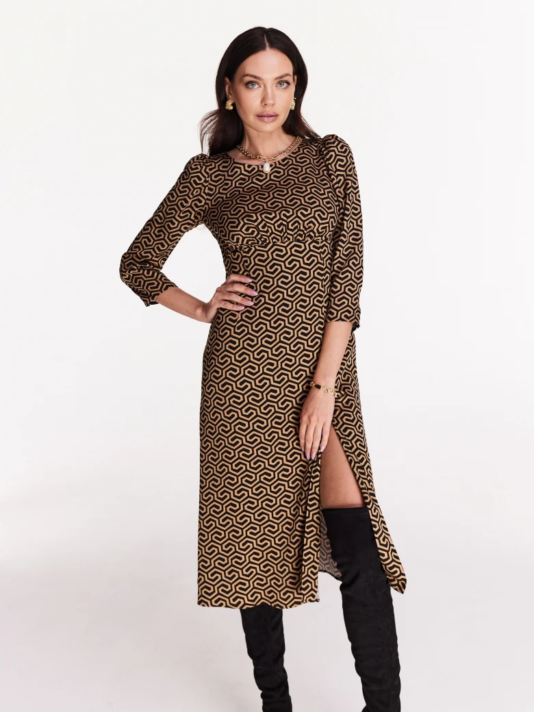 Knee-length dress in geometric pattern