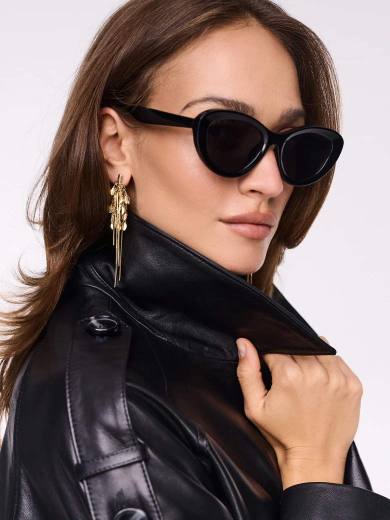 Black leather jacket with double-breasted fastening