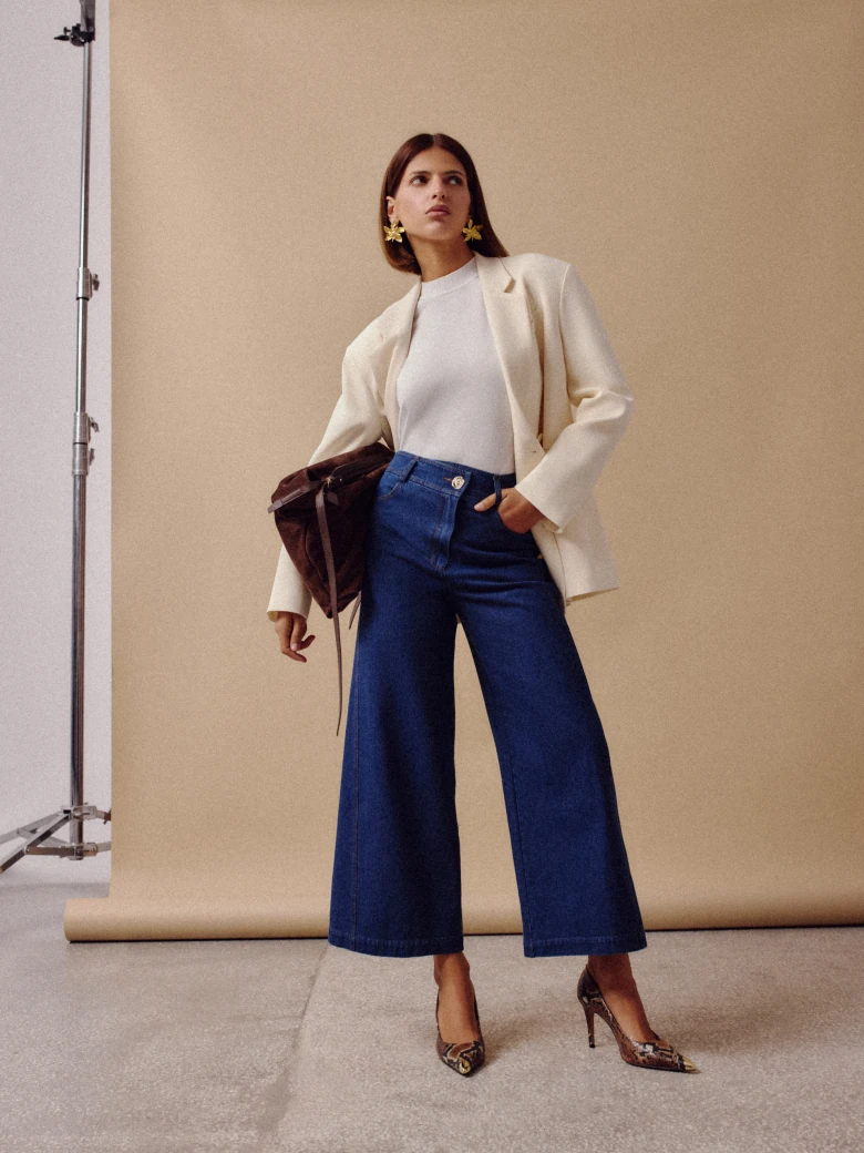 Jeans with straight legs