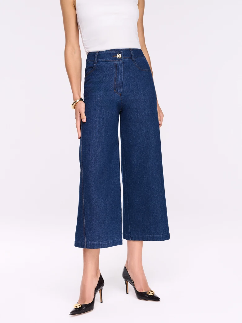 Jeans with straight legs