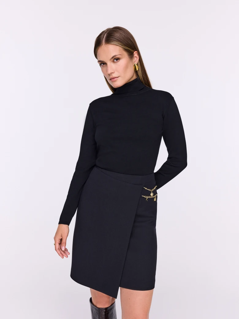 Black short skirt with decorative chain
