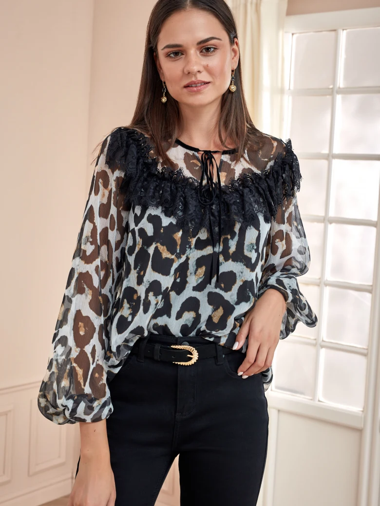 BLACK PANTS WITH FLARED LEGS