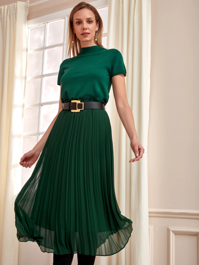 STYLISH PLEATED SKIRT IN EMERALD SHADE