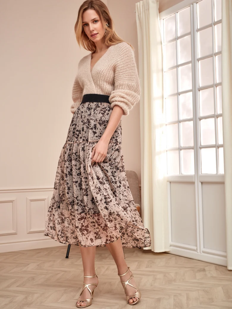 LIGHT SWEATER IN BEIGE COLOR