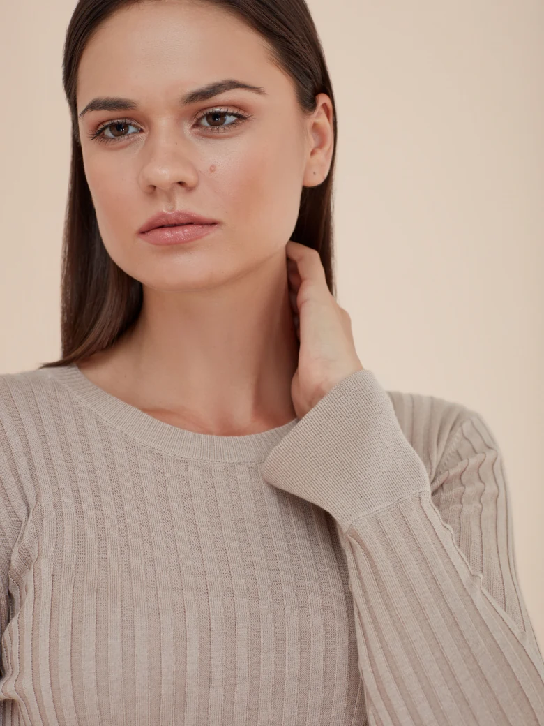 MINIMALIST SWEATER IN SAND COLOR
