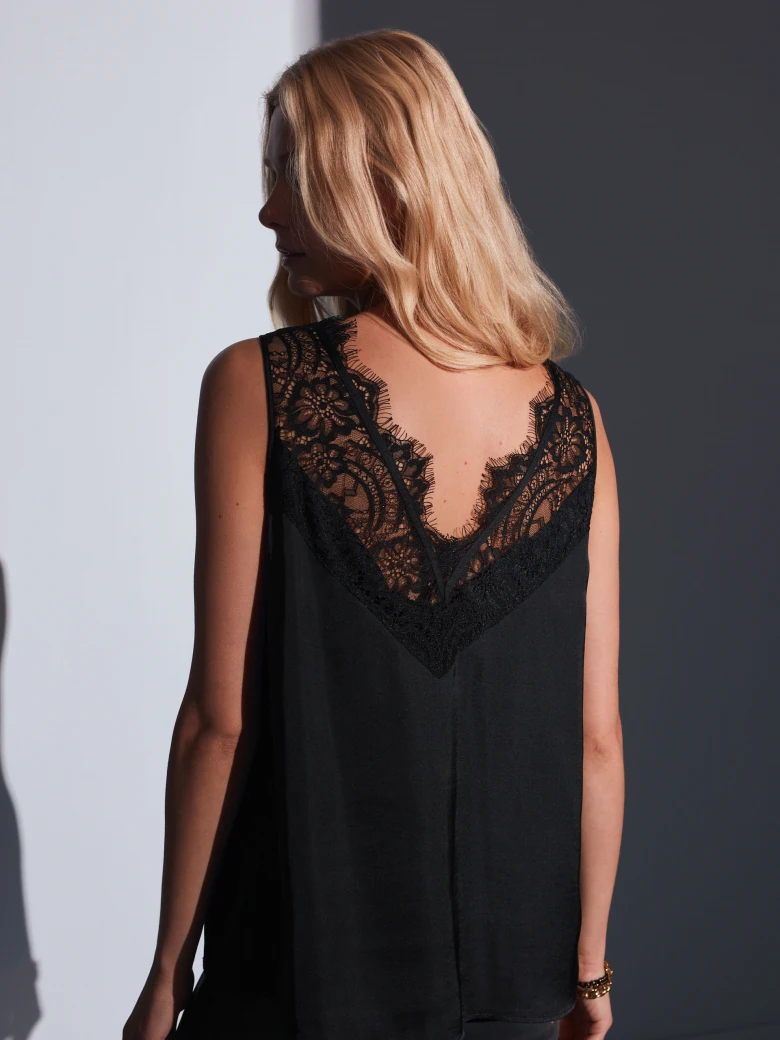 BLACK TOP WITH LACE