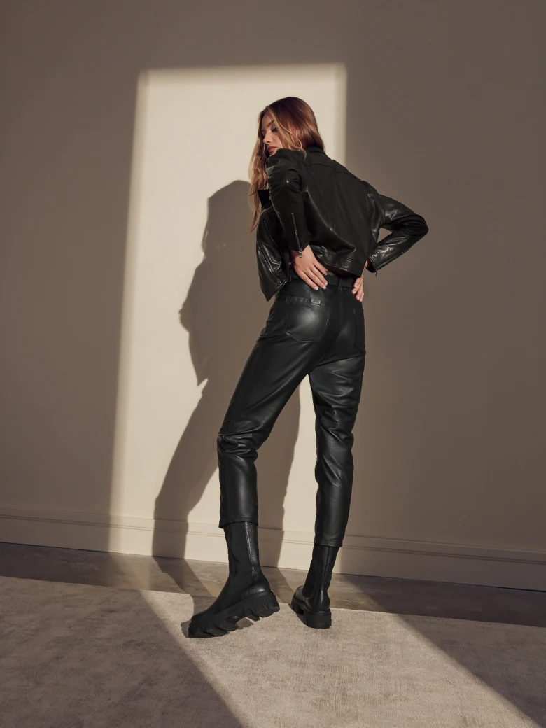 BLACK LEATHER JACKET