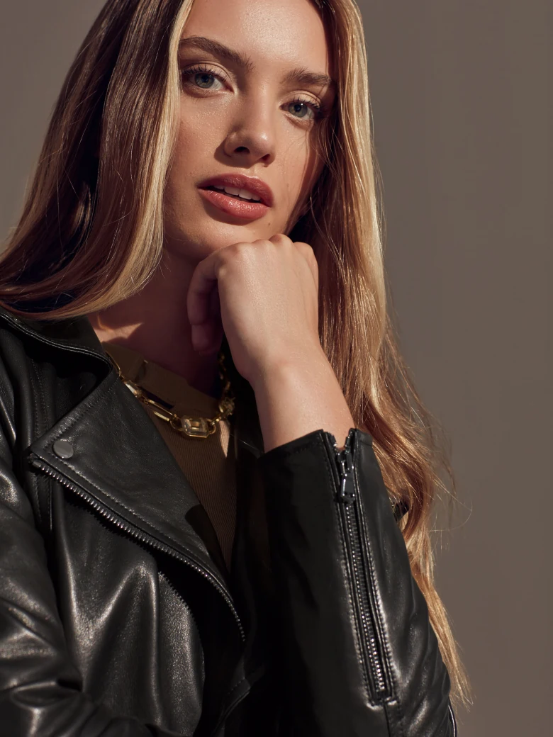 BLACK LEATHER JACKET