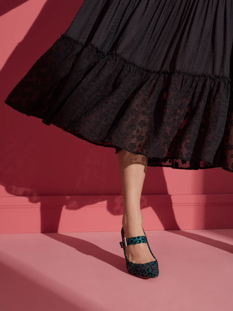 BLACK DRESS WITH RUFFLES