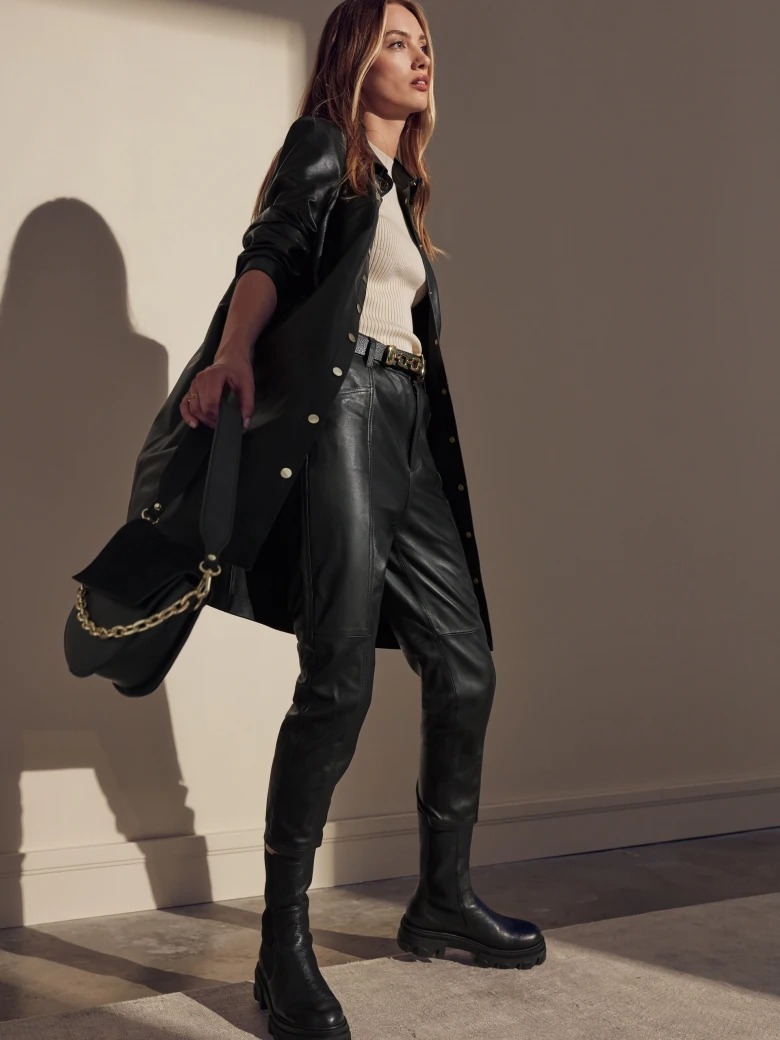 BLACK LEATHER EMERY