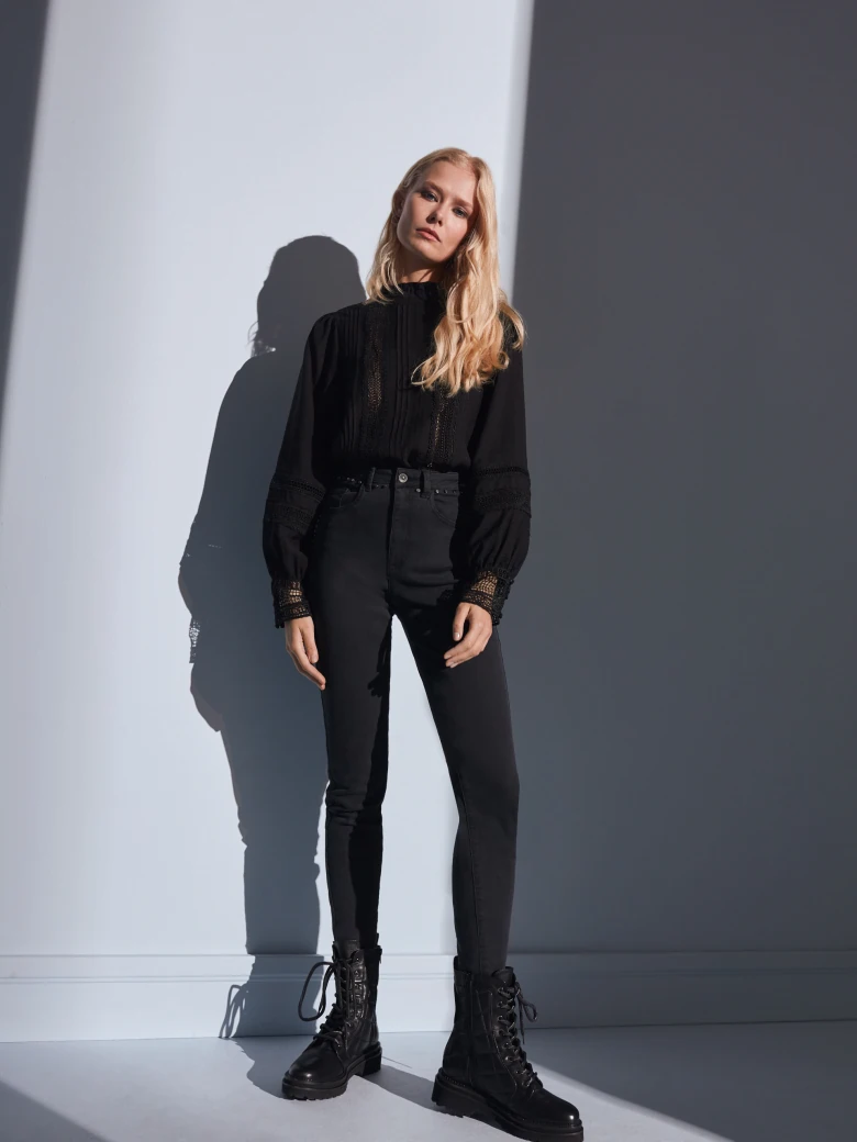 BLACK HIGH-WAISTED PANTS