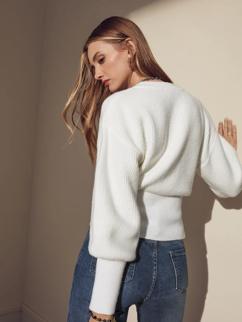 CREAM SWEATER WITH V NECKLINE