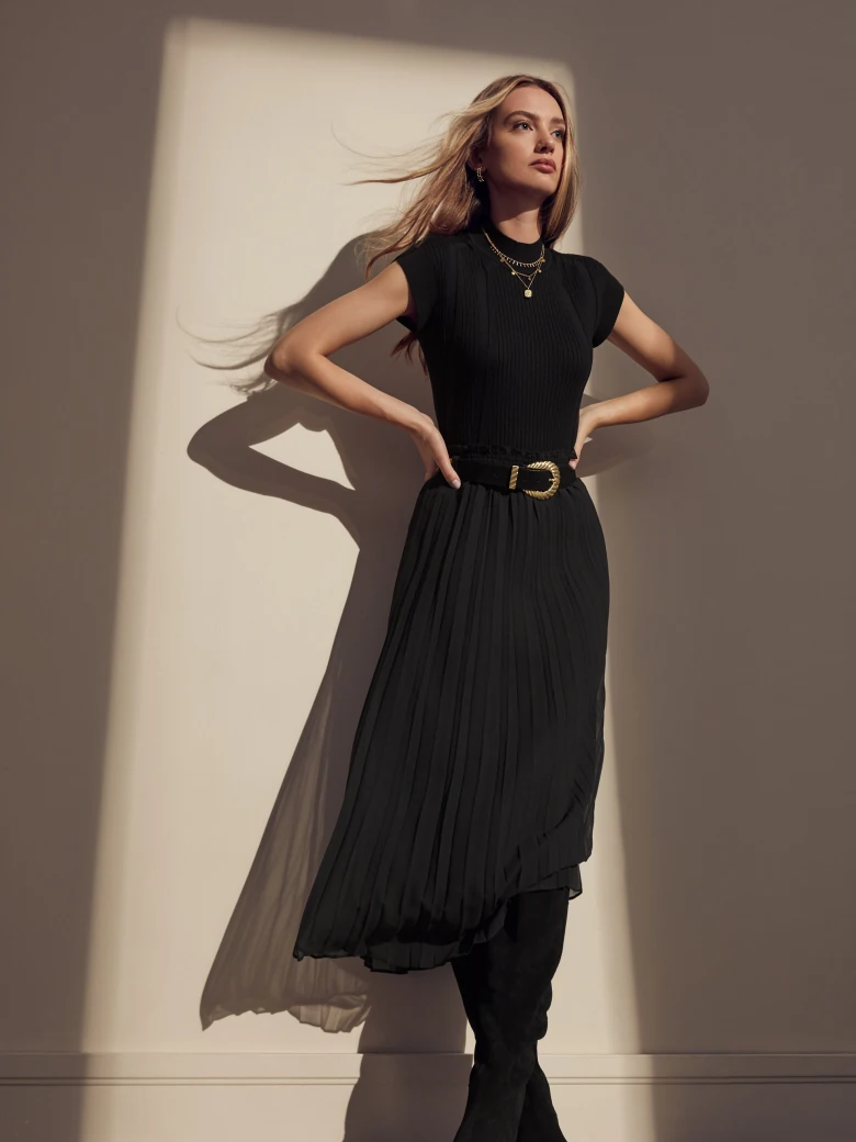 BLACK HALF-GOLF WITH SHORT SLEEVES