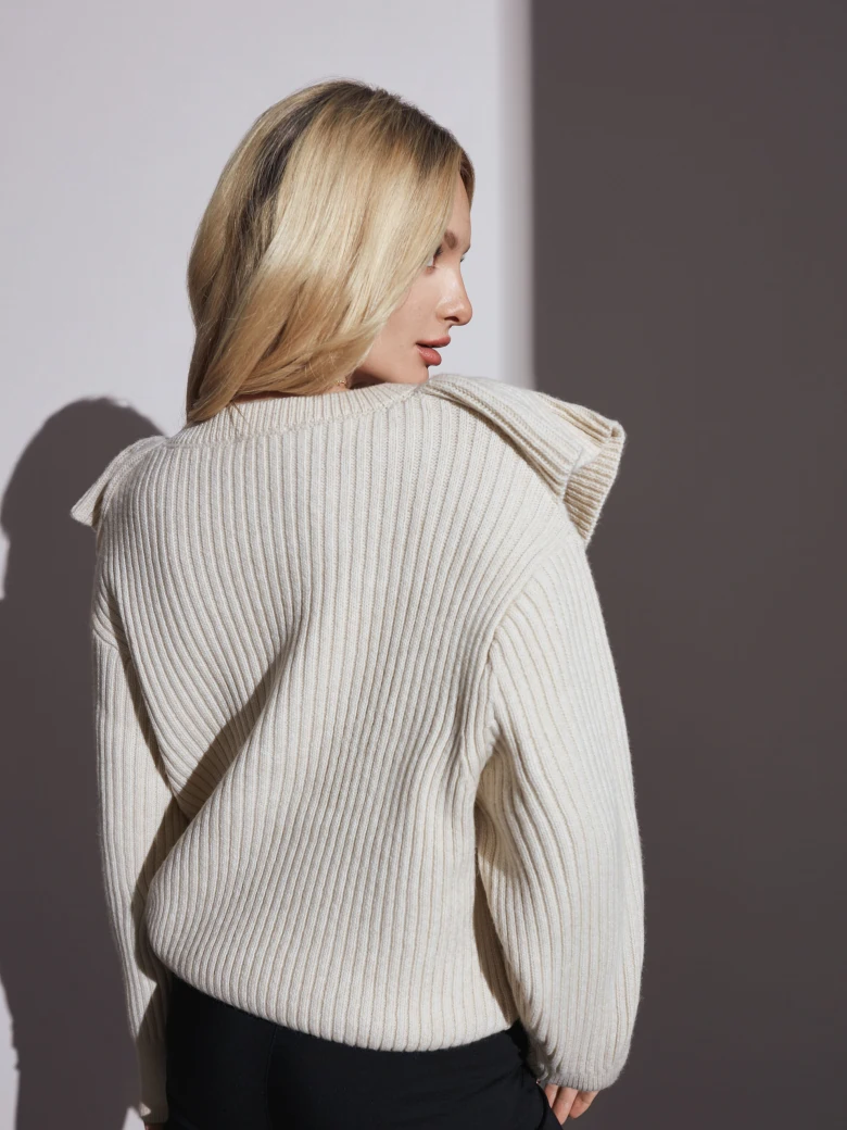 ROMANTYCZNY SWETER