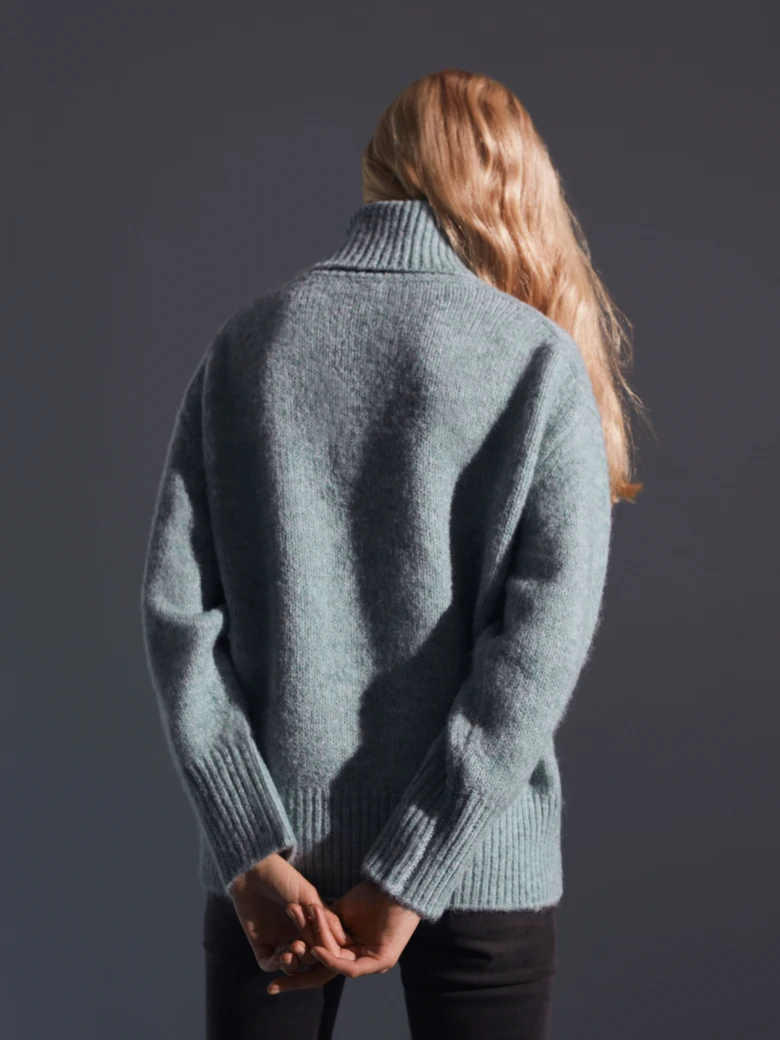 OVERSIZE SWEATER