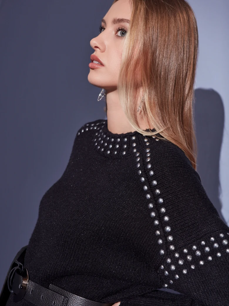 BLACK SWEATER WITH JETS