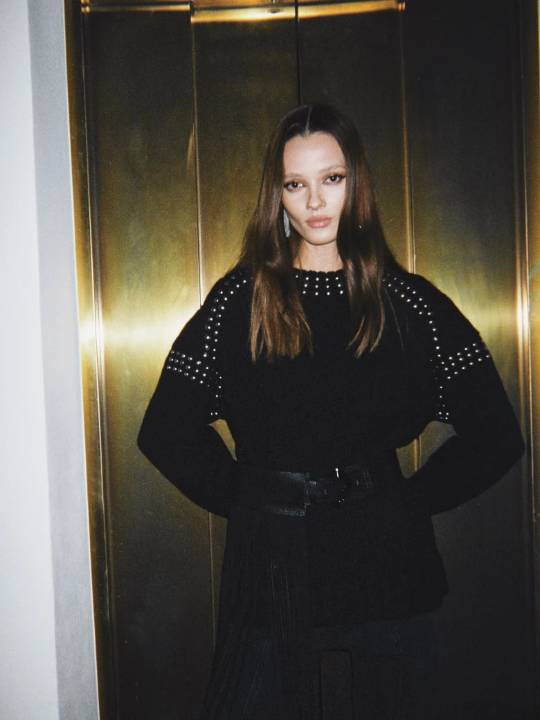 BLACK SWEATER WITH JETS
