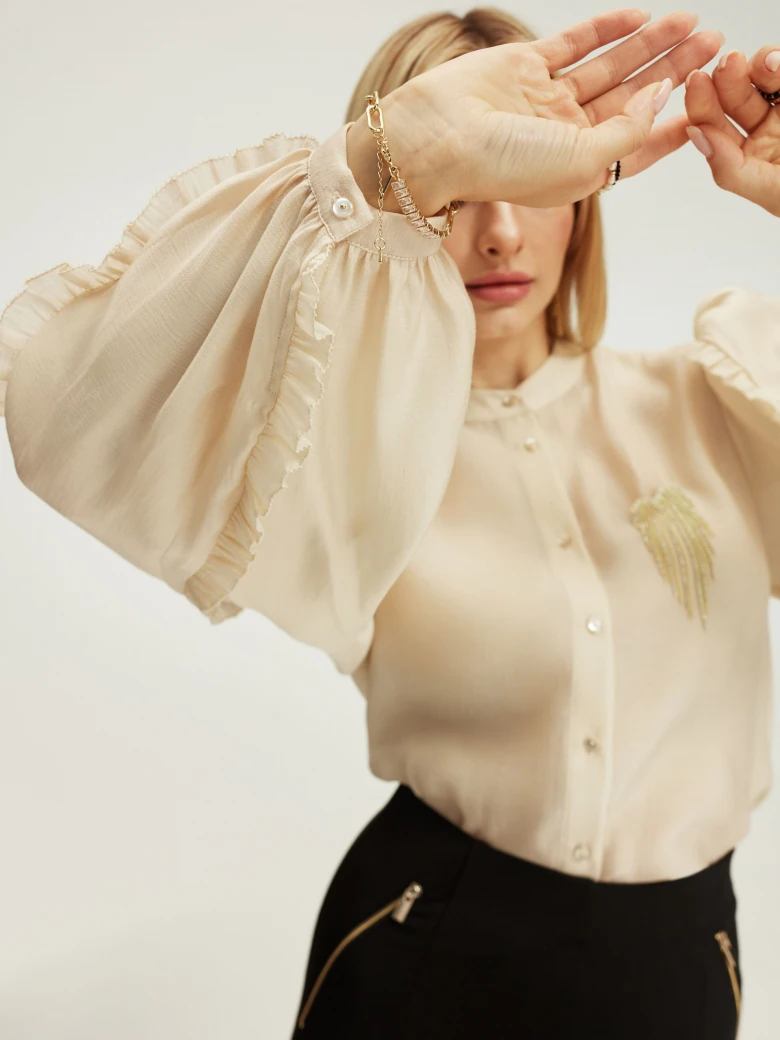 Bright blouse with buff sleeves