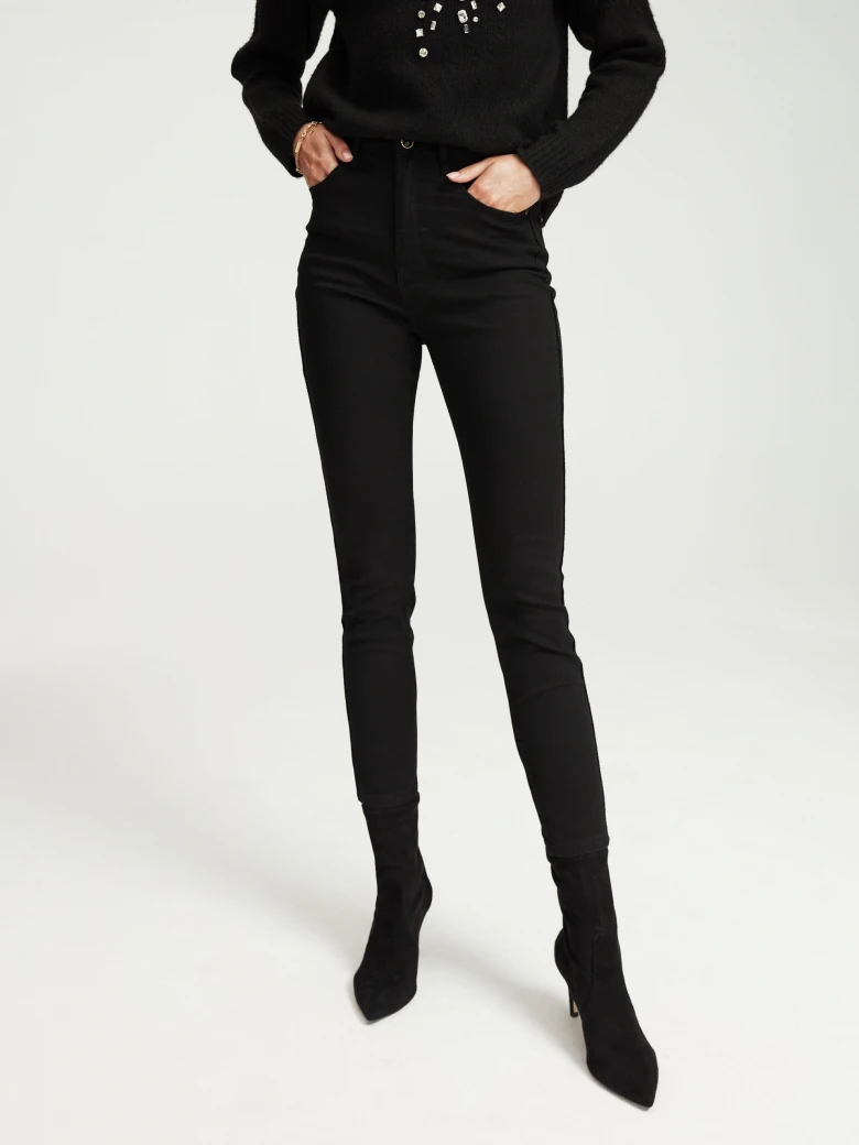 Black fitted high-waisted pants