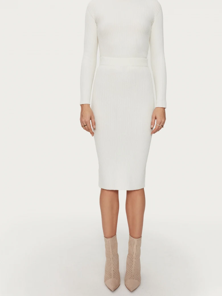 White striped knit skirt