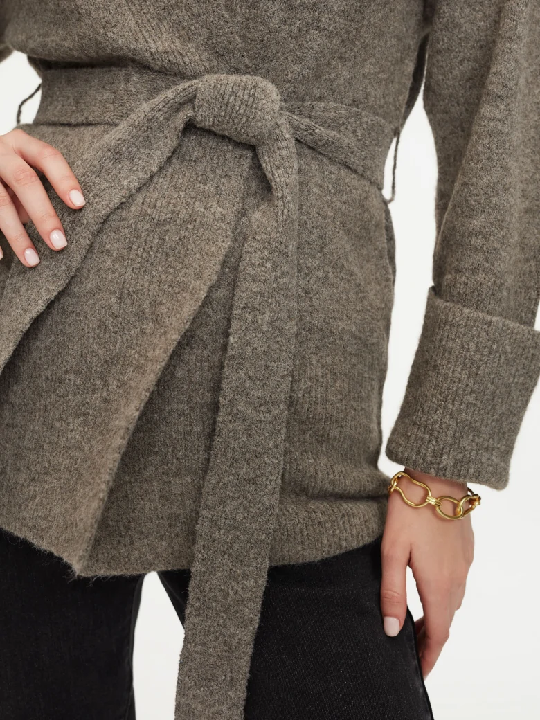 Brown sweater with waist tie