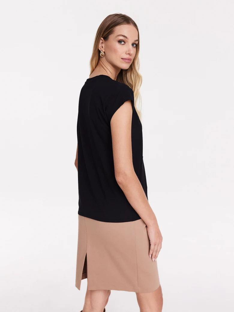 Black blouse with short sleeves and patch applique