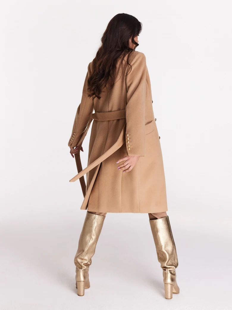 Caramel coat with double-breasted fastening