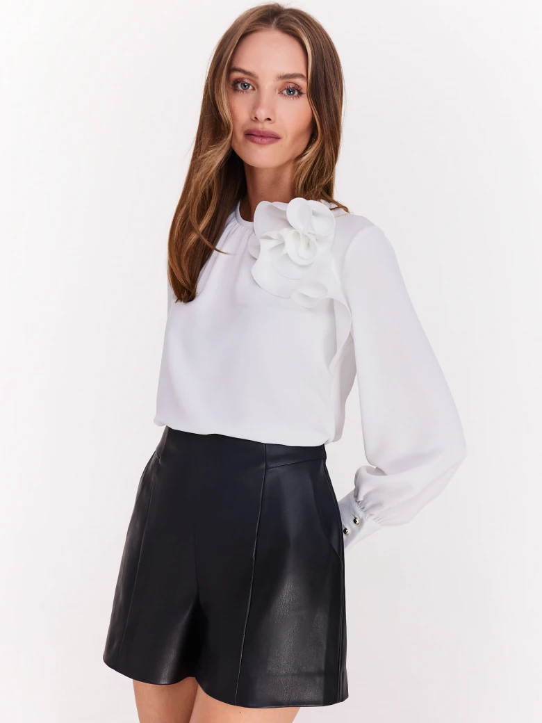 Short shorts in imitation leather